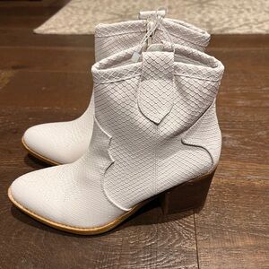 Women’s Boots Size 8.5